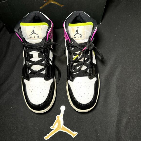 Size 7 - Nike Air Jordan 1 Mid SE GS Cyber Active Fuchsia Men's Shoes - Picture 4 of 10